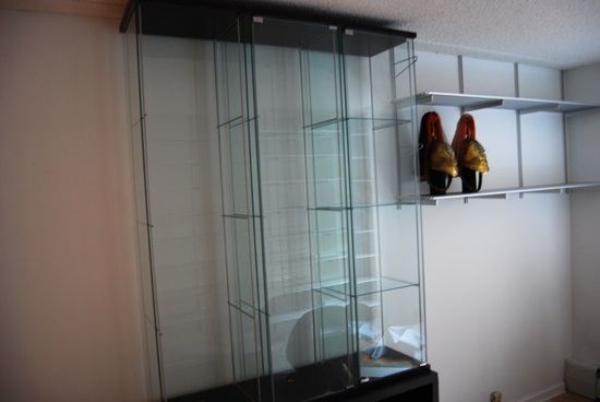 Glass shelves provided a museum-like feel.