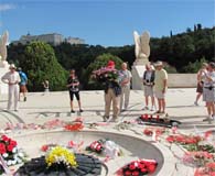 The author laying a wreath at the memorial to the Polish dead. In the background is the Abbey of Monte Cassino. (Carlo D&rsquo;Este)