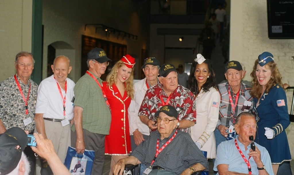 08-american-belles-singers-with-vets.jpg