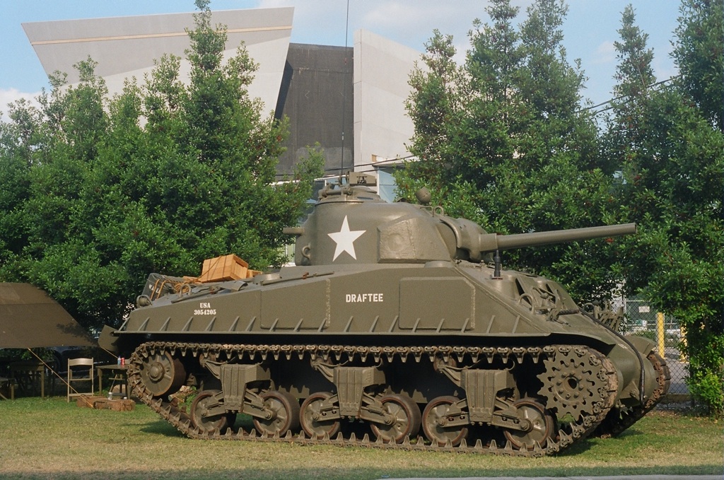 11-m4-sherman-outside-ww2-museum.jpg