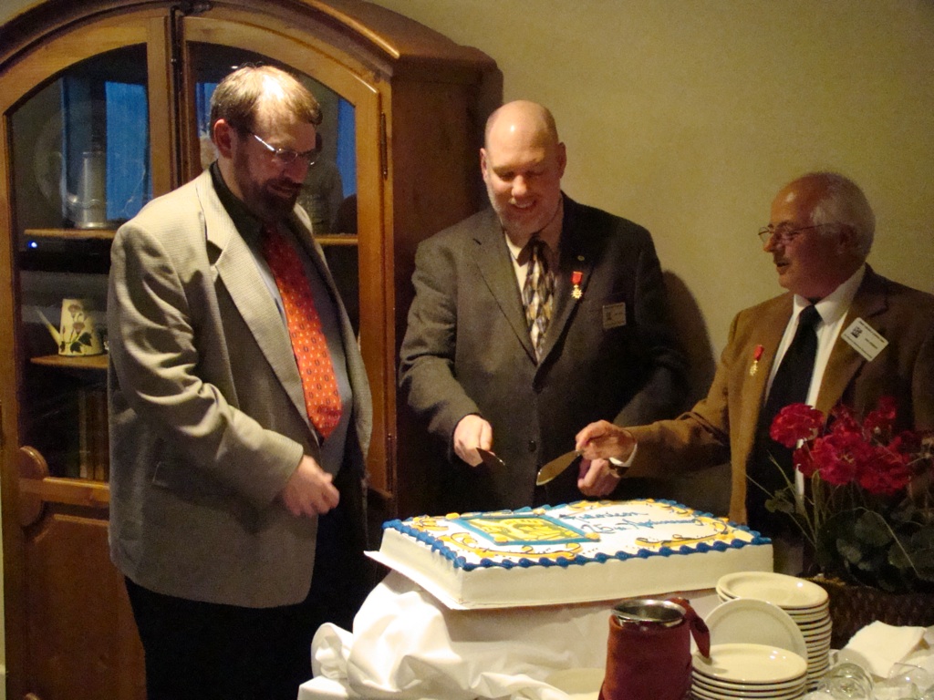 11-cutting-25th-anniversary-cake