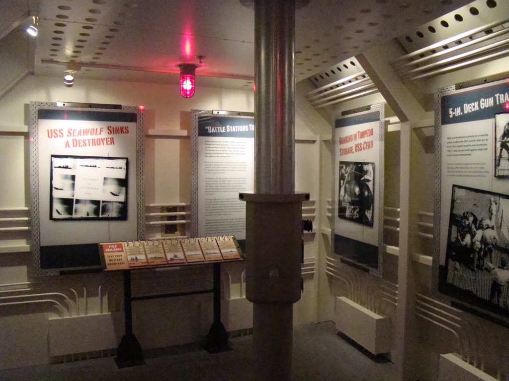 09-submarine-display