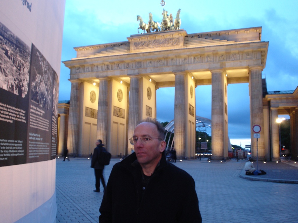 02-peter-hankoff-at-brandenburg-gate